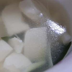サバ缶汁で(^^)簡単ヘルシー豆腐とワカメスープ♪